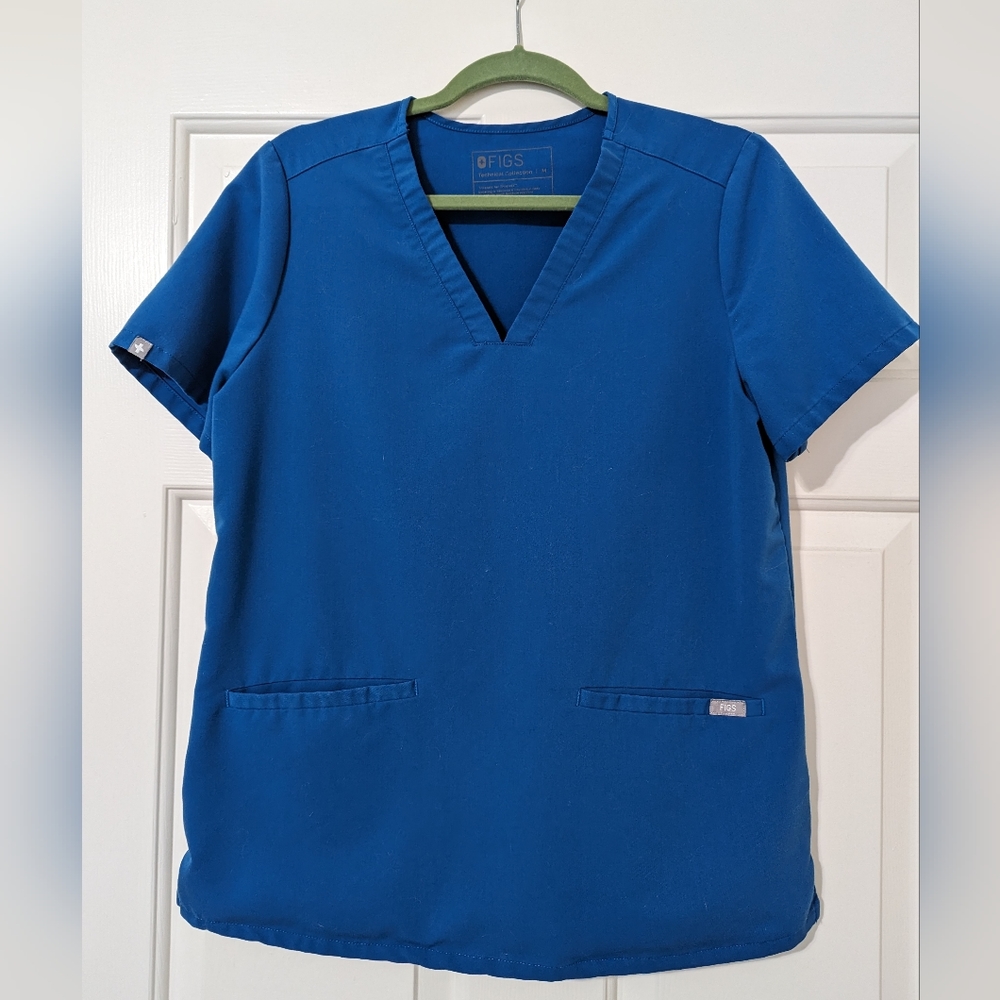 FIGS Alps Blue Casma 3 Pocket Top